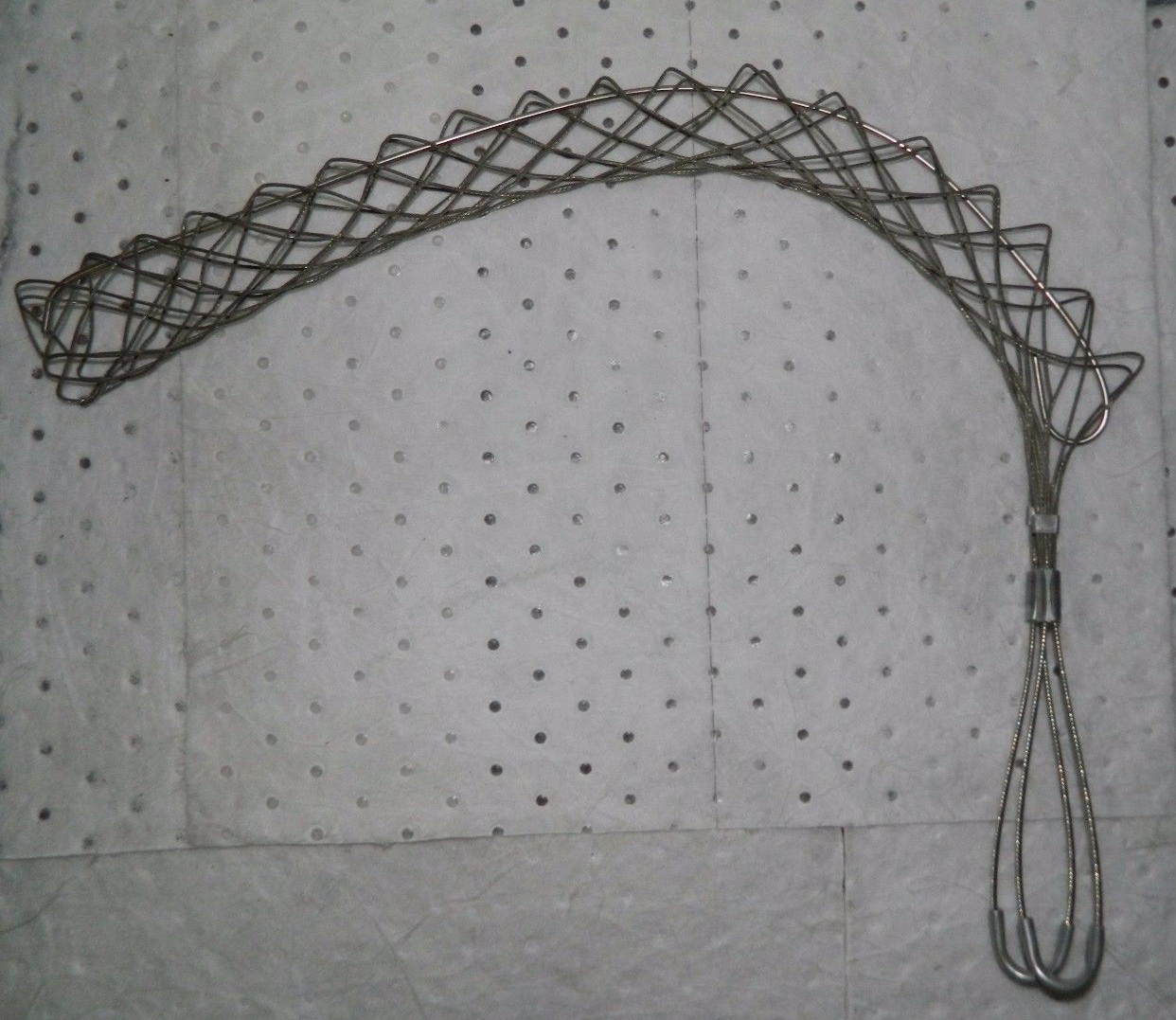 Woodhead Electrical Double Loop Support Grip 1-1/2 to 1.74" Cable Diam 3527