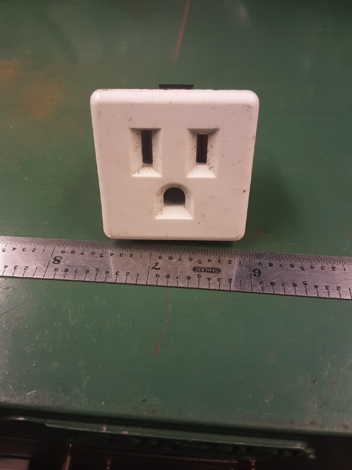 Circle F WHITE APPLIANCE Outlet 125 15A Grounded SNAP IN NOS lot of 2