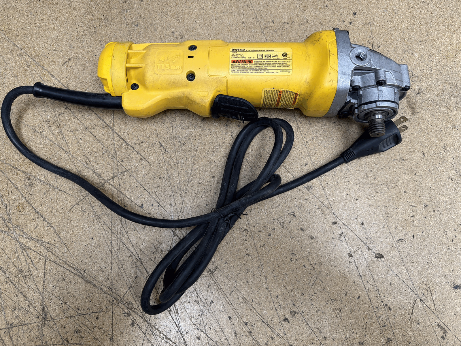 DEWALT 120V 11 Amp Corded 4.5 in. Small Angle Grinder BARE TOOL SEE PICTURES