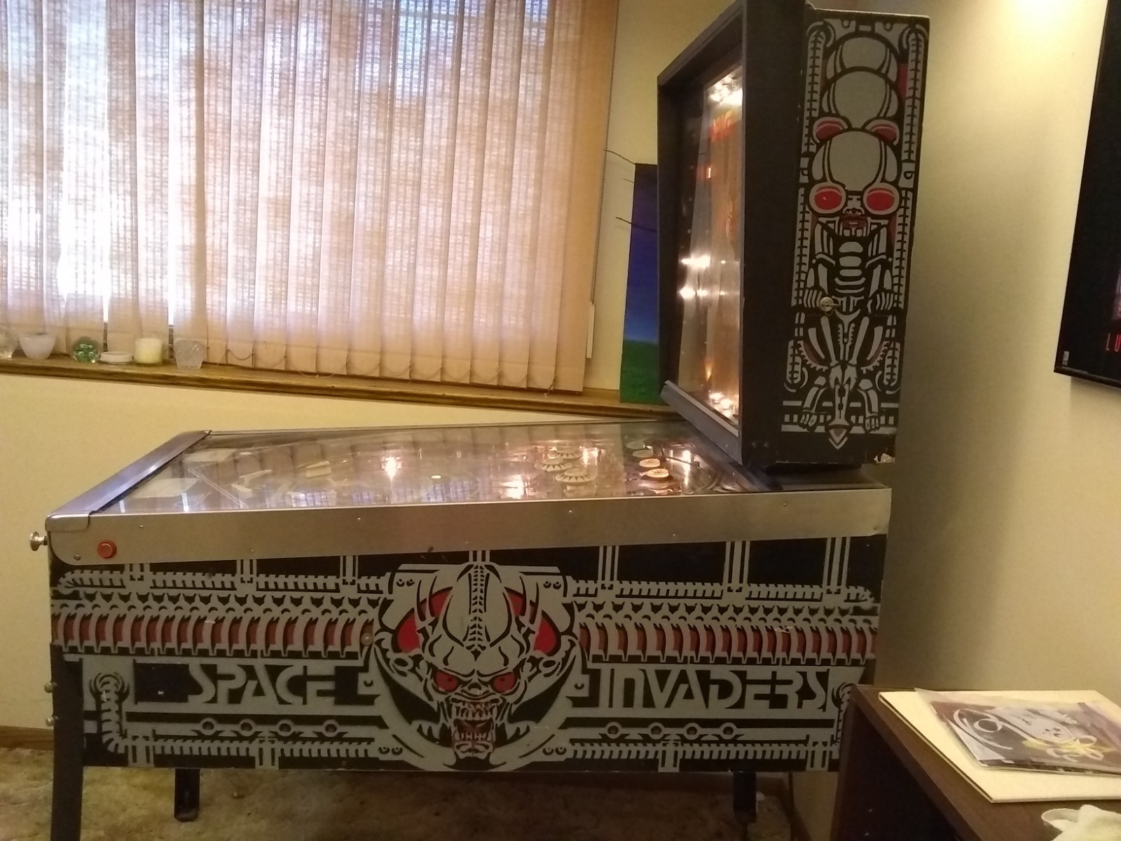 1980 Space Invaders wide body pinball maching