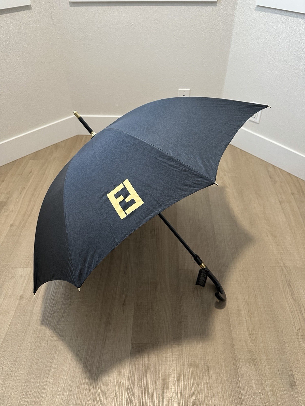 Vintage FENDI Uomo City Umbrella Black & Gold Logo Wooden Handle Full Size