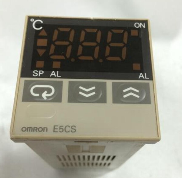 For Omron E5CS-Q1KJX E5CSQ1KJX Temperature Controller New In Box