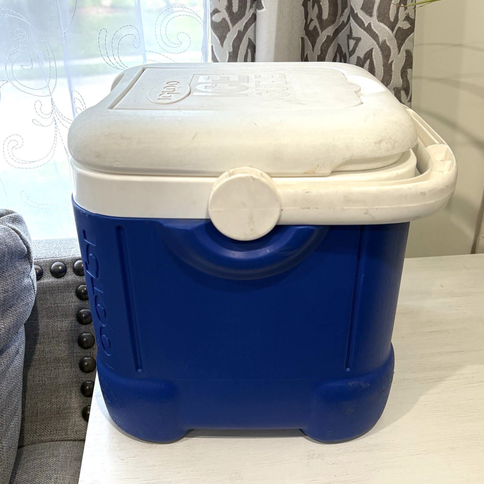 Igloo Ice Cube 12 Quart 14 Can Plastic Cooler Blue White Top Compartment Handle