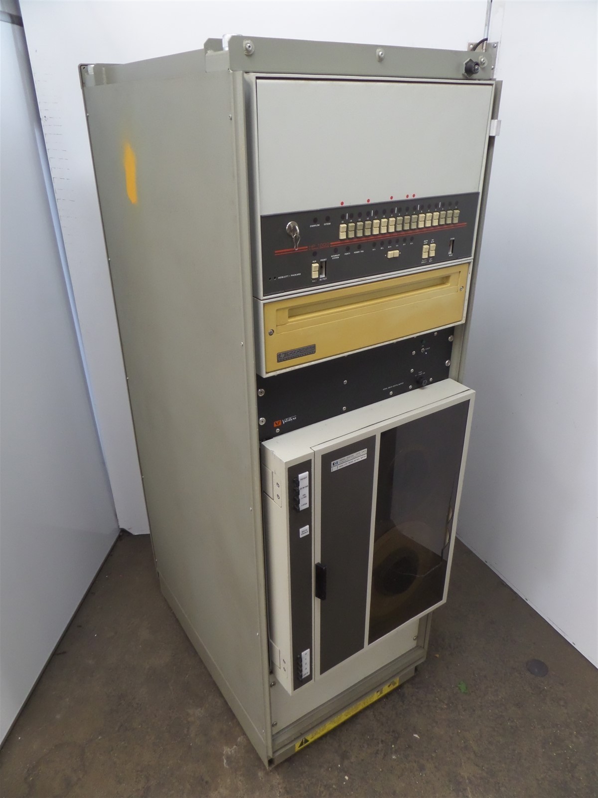HP 2177C Tower w/ 1000 F-Series Computer, Floating PT Processor, 7970E Tape Unit