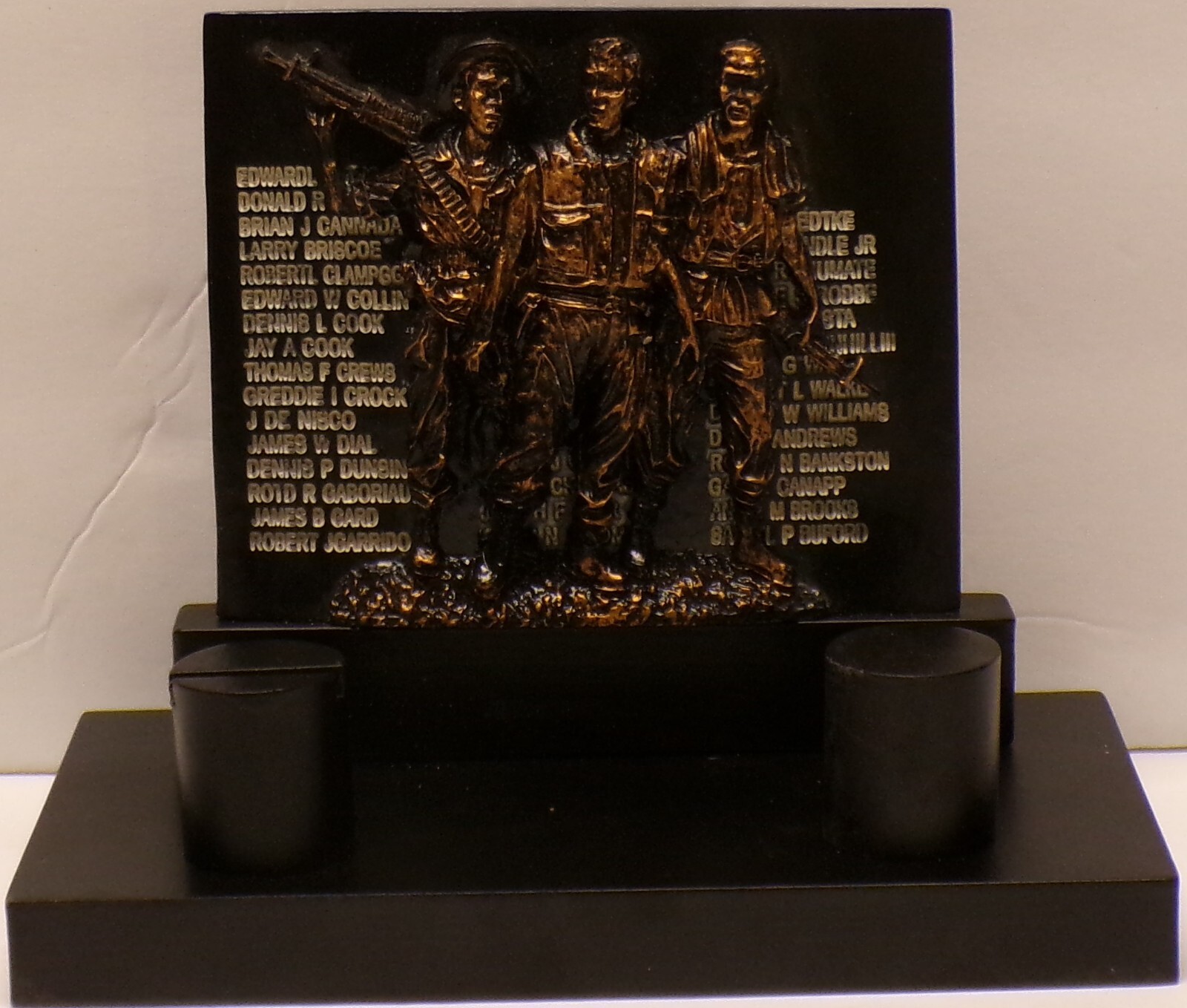 Vietnam War Veterans Commemorative Memorial Wall Plaque & Dagger Knife