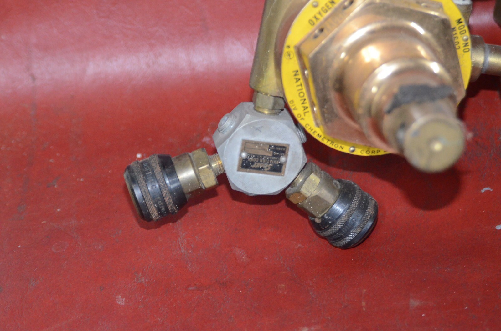NCG Oxygen Regulator N1602 Gauges Supply Scott Splitter Disconnect Vtg Medical