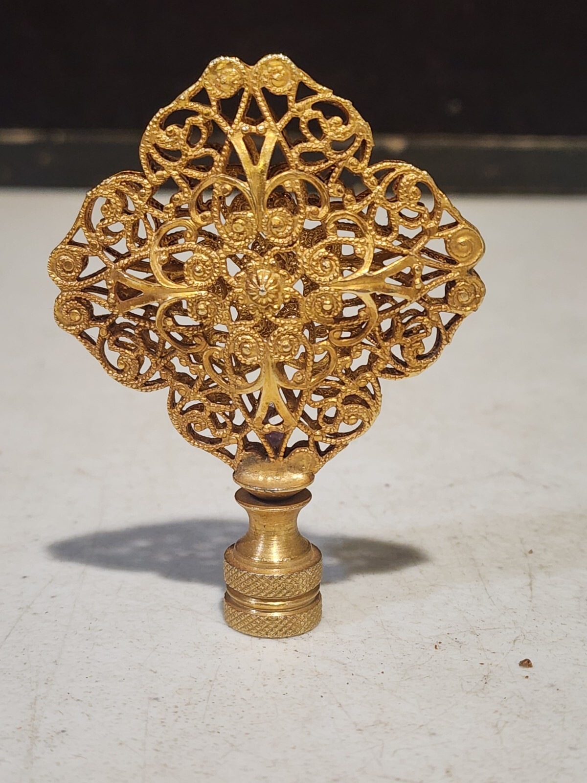Vintage Ornate Open Brass Filigree Lamp Light Finial 3.5” Tall Pierced Floral