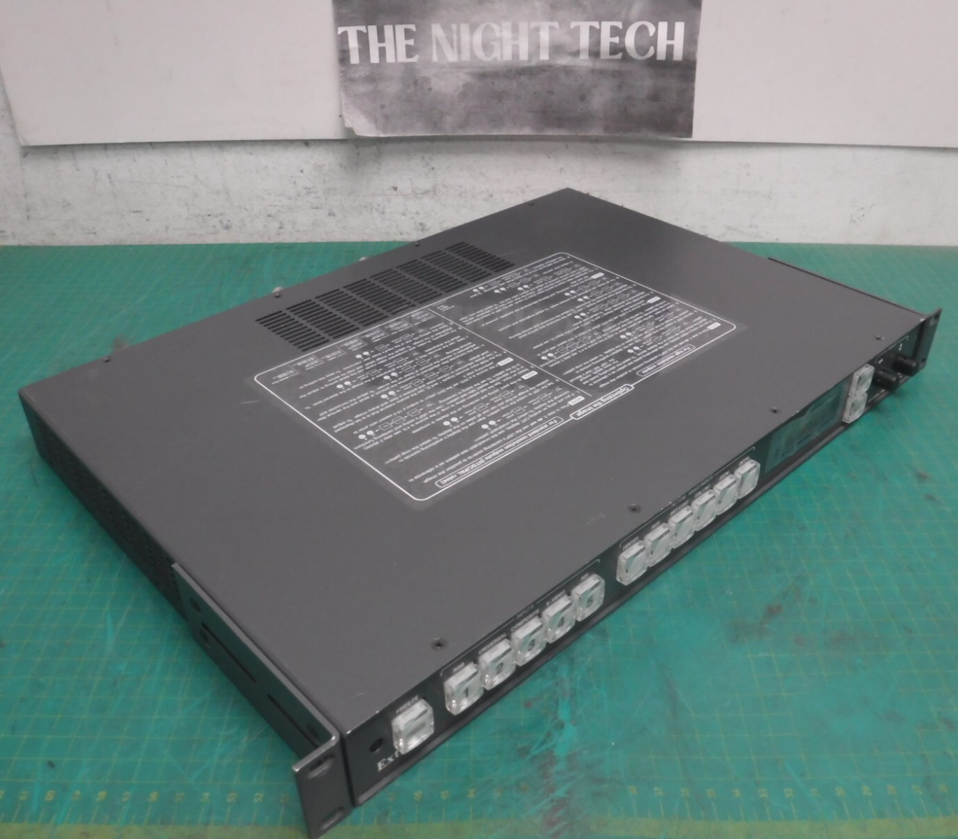 Extron USP 405 Universal Signal Processor w/ Mounts