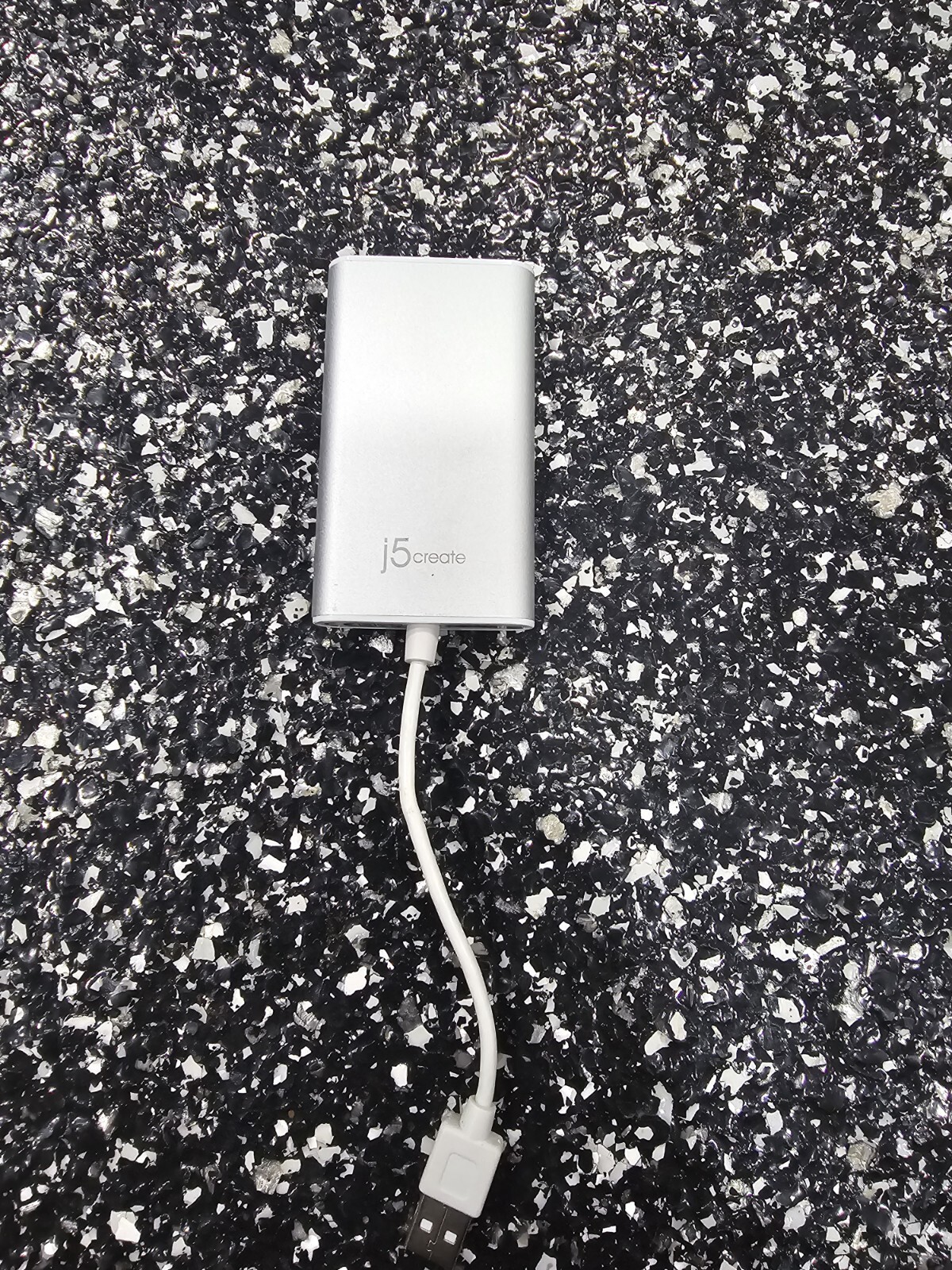 j5create USB to VGA Display Adapter JUA210 for Windows & Mac