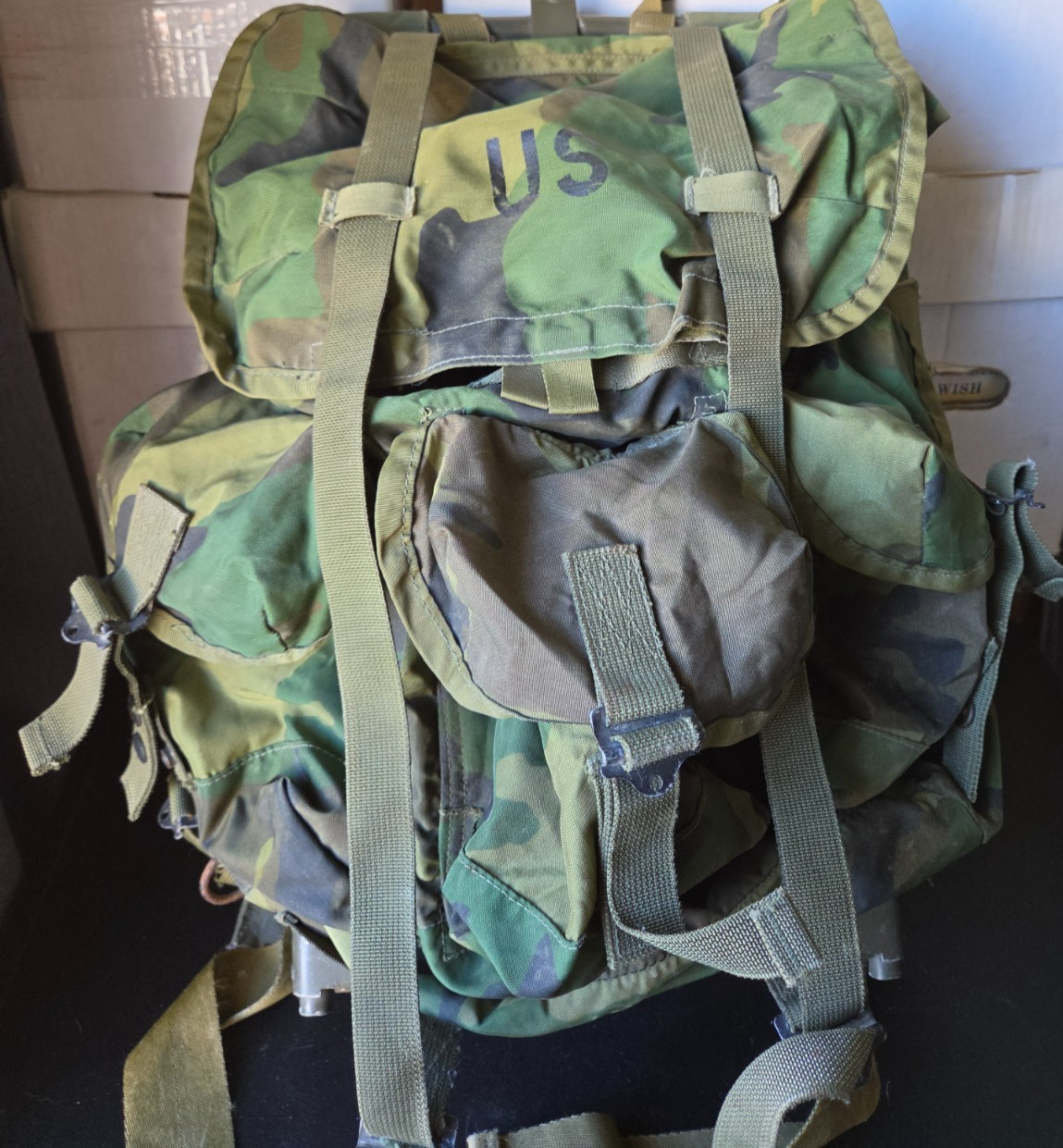 US DETACHABLE METAL FRAME CAMO RUCK SACK / BACKPACK. USED, DIRTY. NEEDS CLEANING