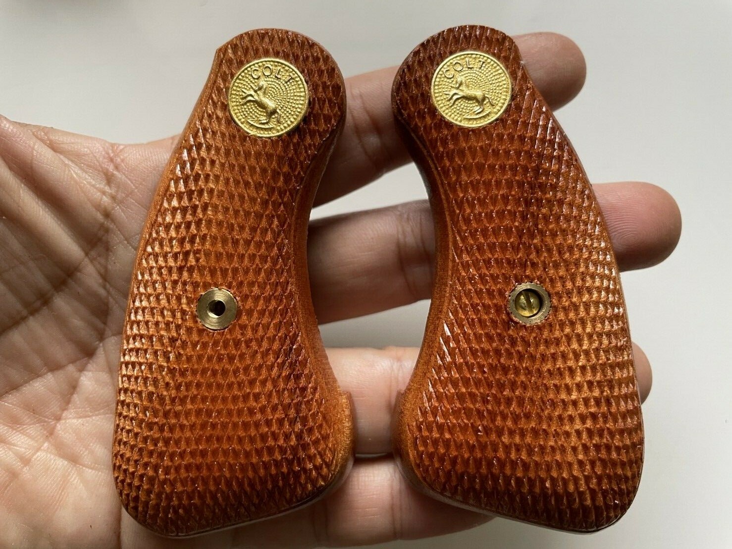 HANDLE GRIPS FOR COLT D FRAME SHORT SQUARE BUTT DETECTIVE DIAMOND BACK CHECKERED