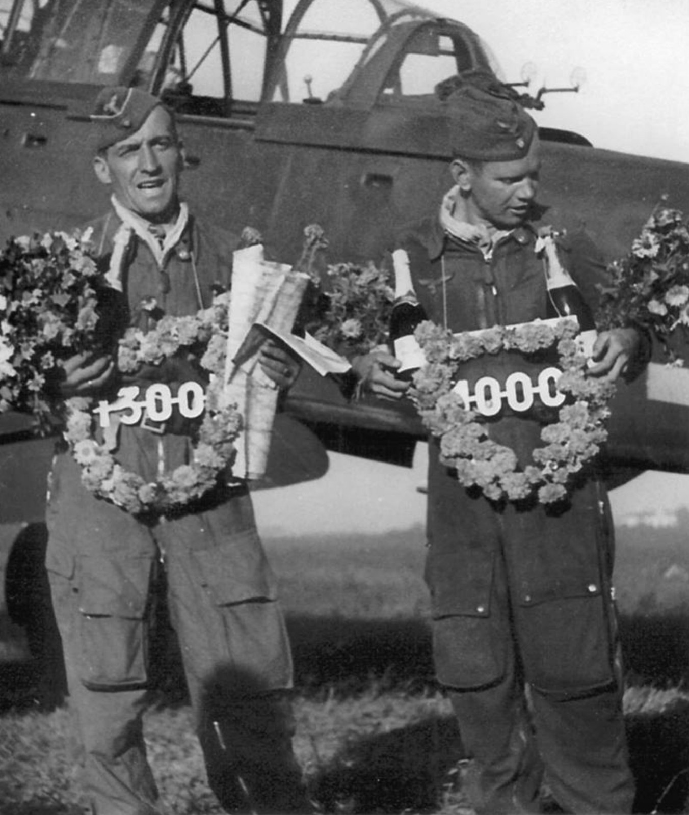 WW2 Photo WWII German Ju87 Stuka Pilots Victories World War Two Luftwaffe / 2484