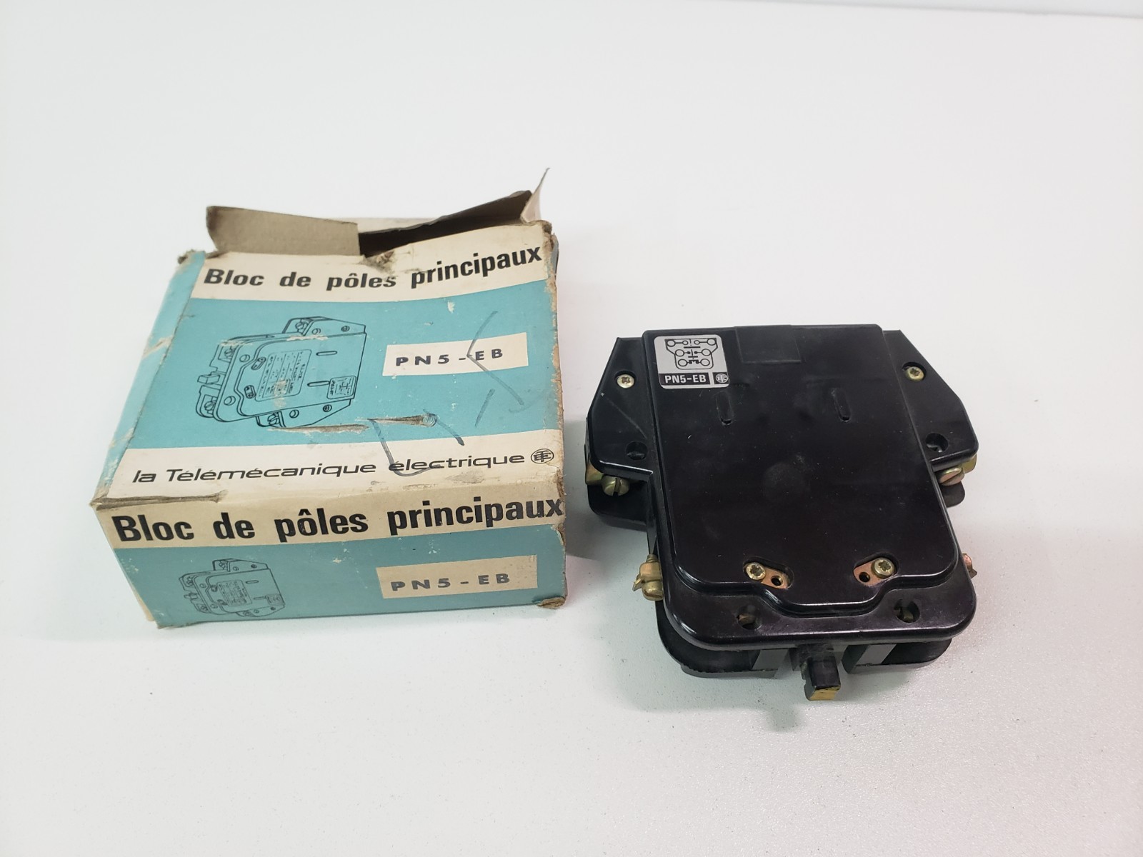 UNUSED - Telemecanique PN5-EB Auxiliary Contact Block