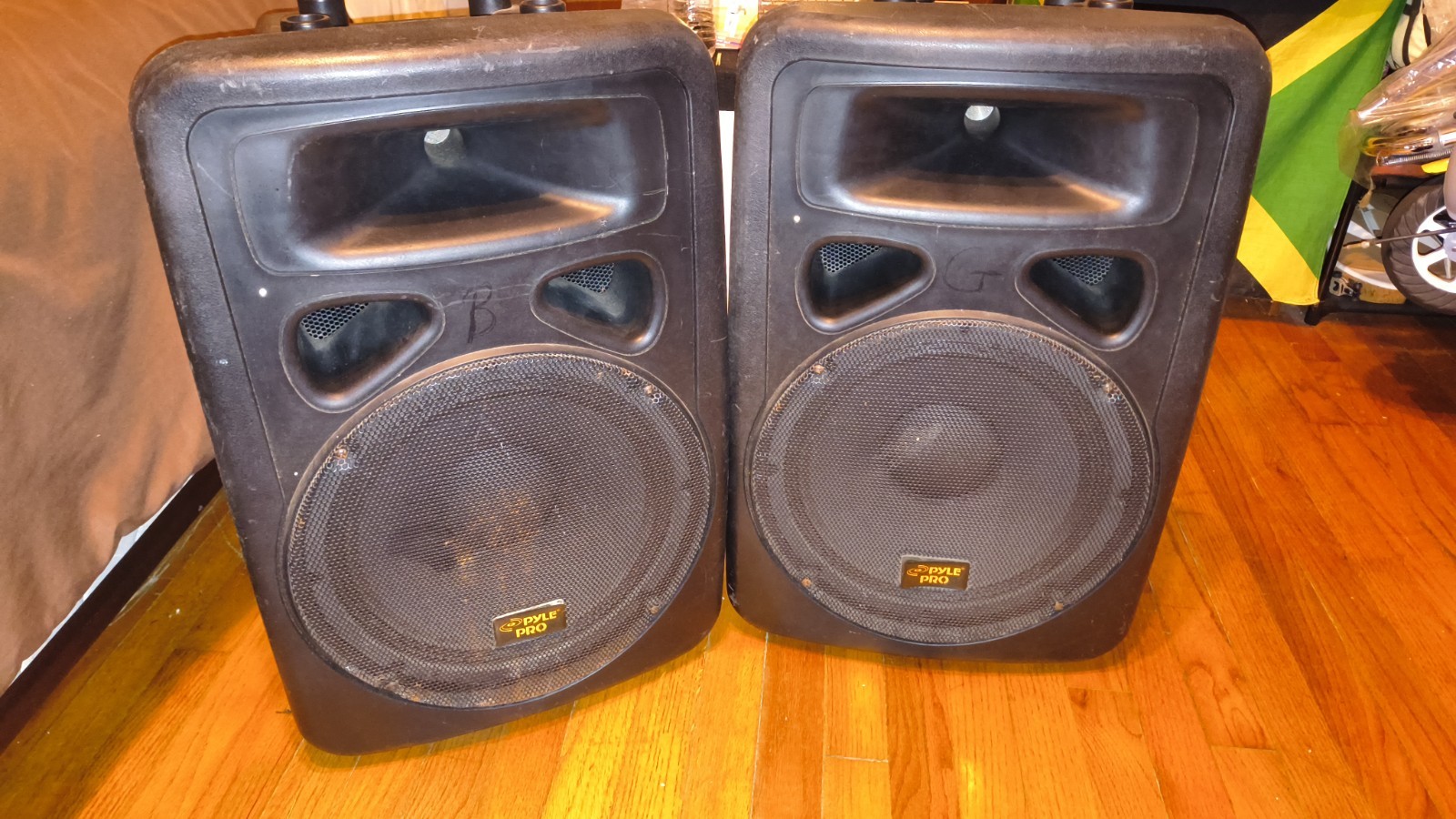 pyle pro speakers With Stands