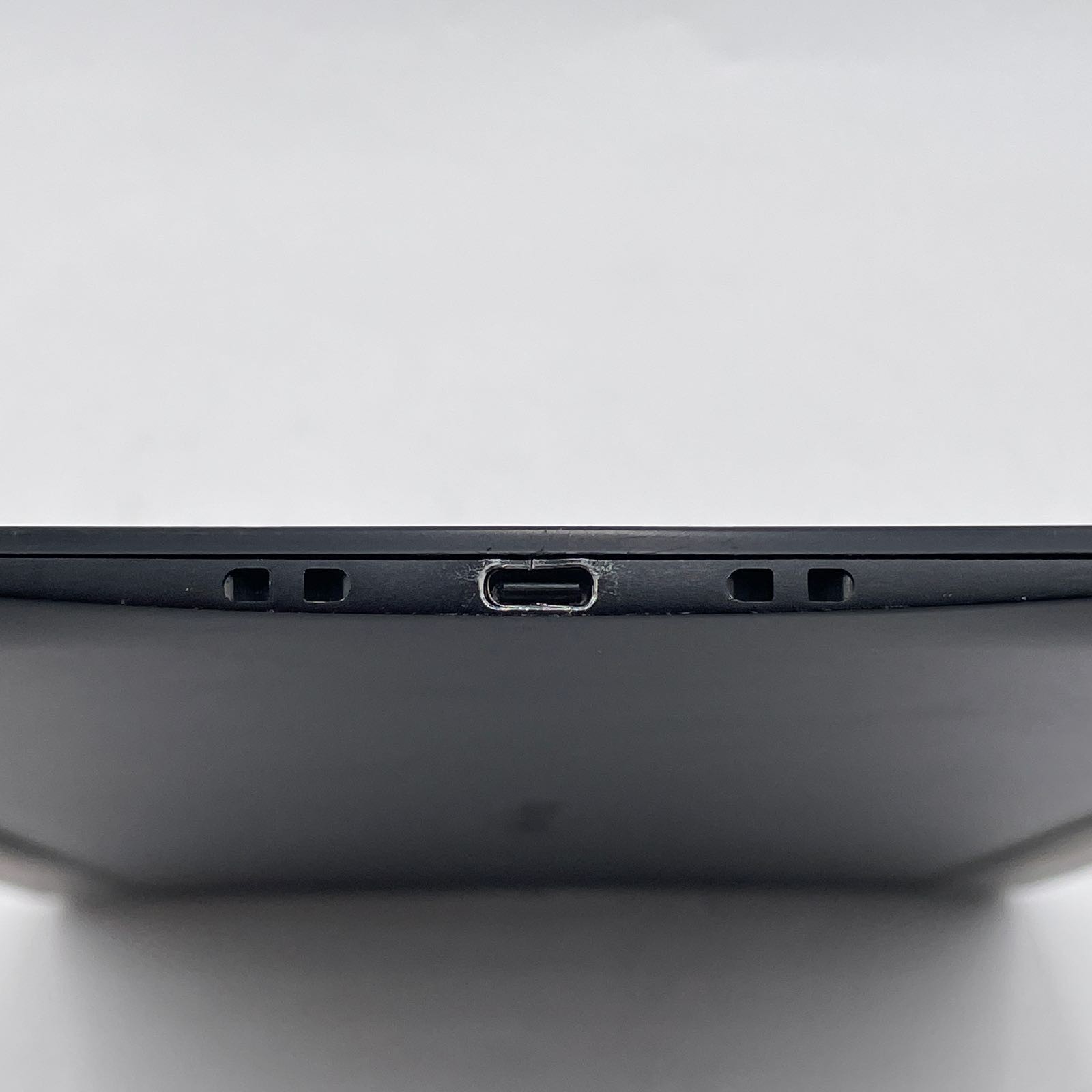 Wacom Intuos Pro Medium Bluetooth Graphics Drawing Tablet Black - READ