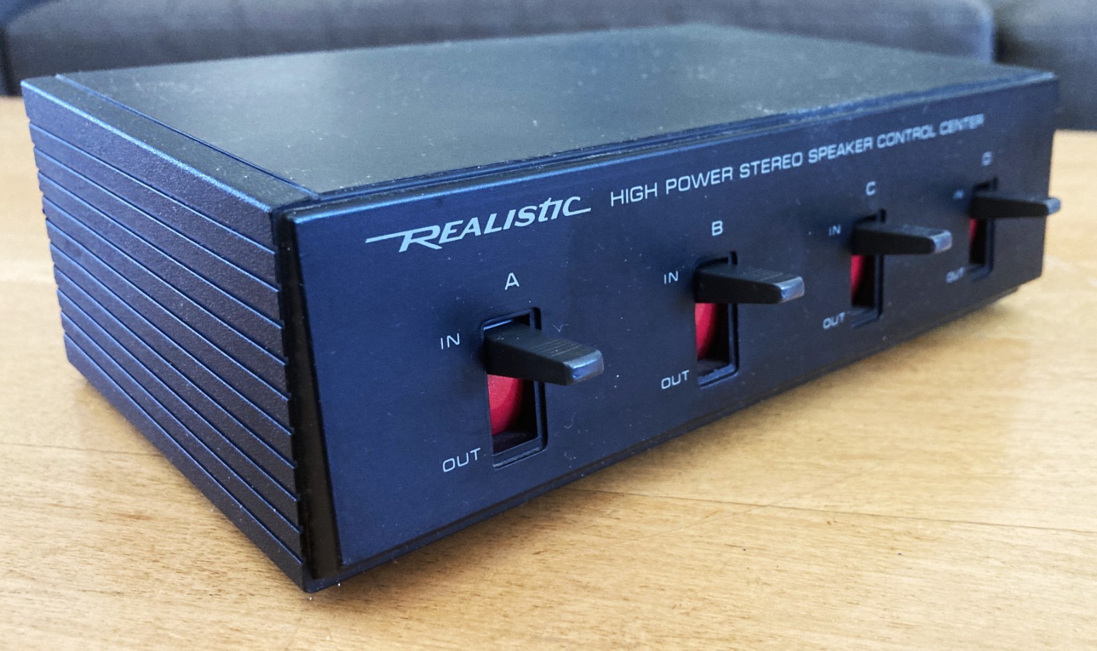 REALISTIC  stereo speaker selector switch box  4 stereo outputs  Cat. No. 40-136
