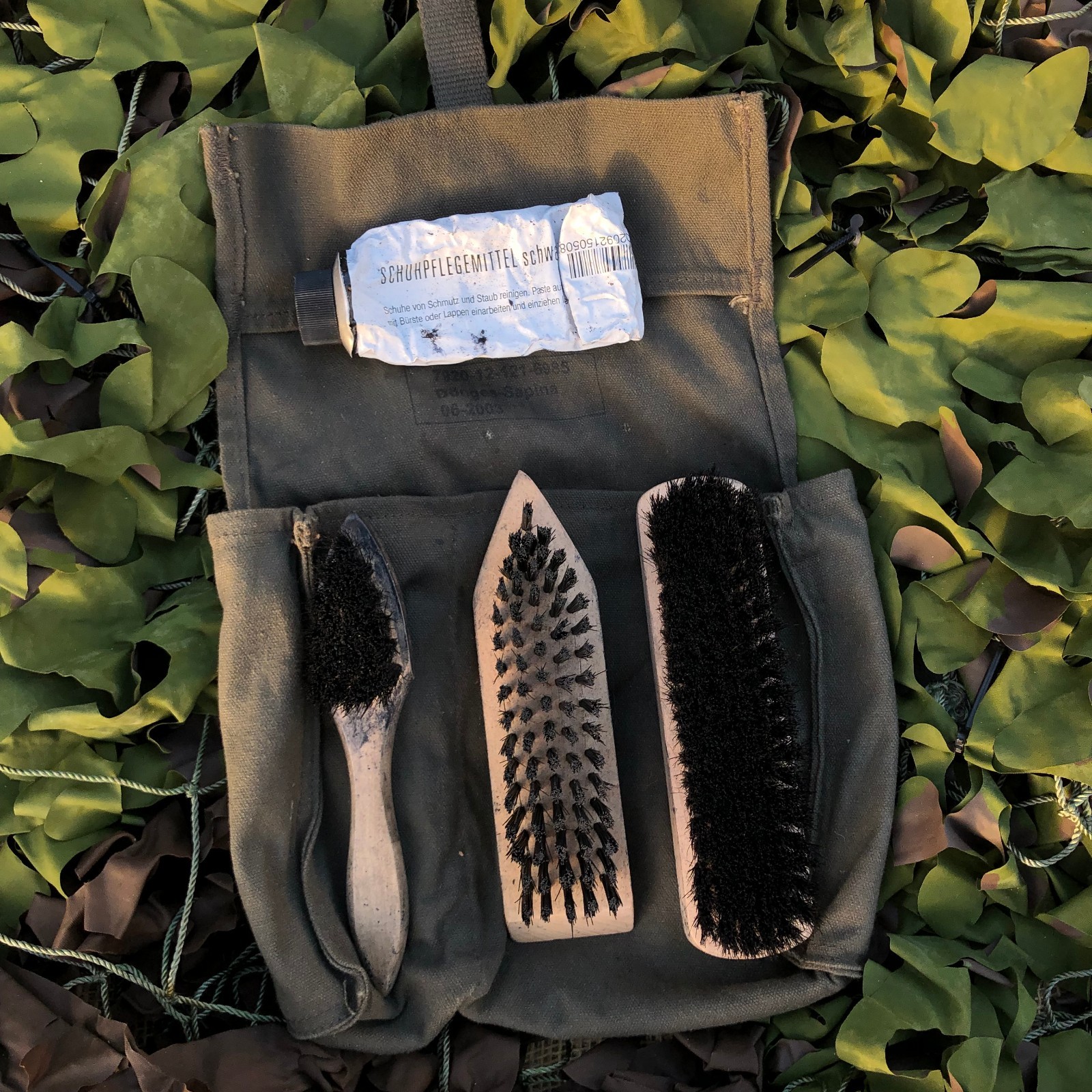 German Army Bunderwehr Three Brush Boot Cleaning Kit / Putzzeug - Issued