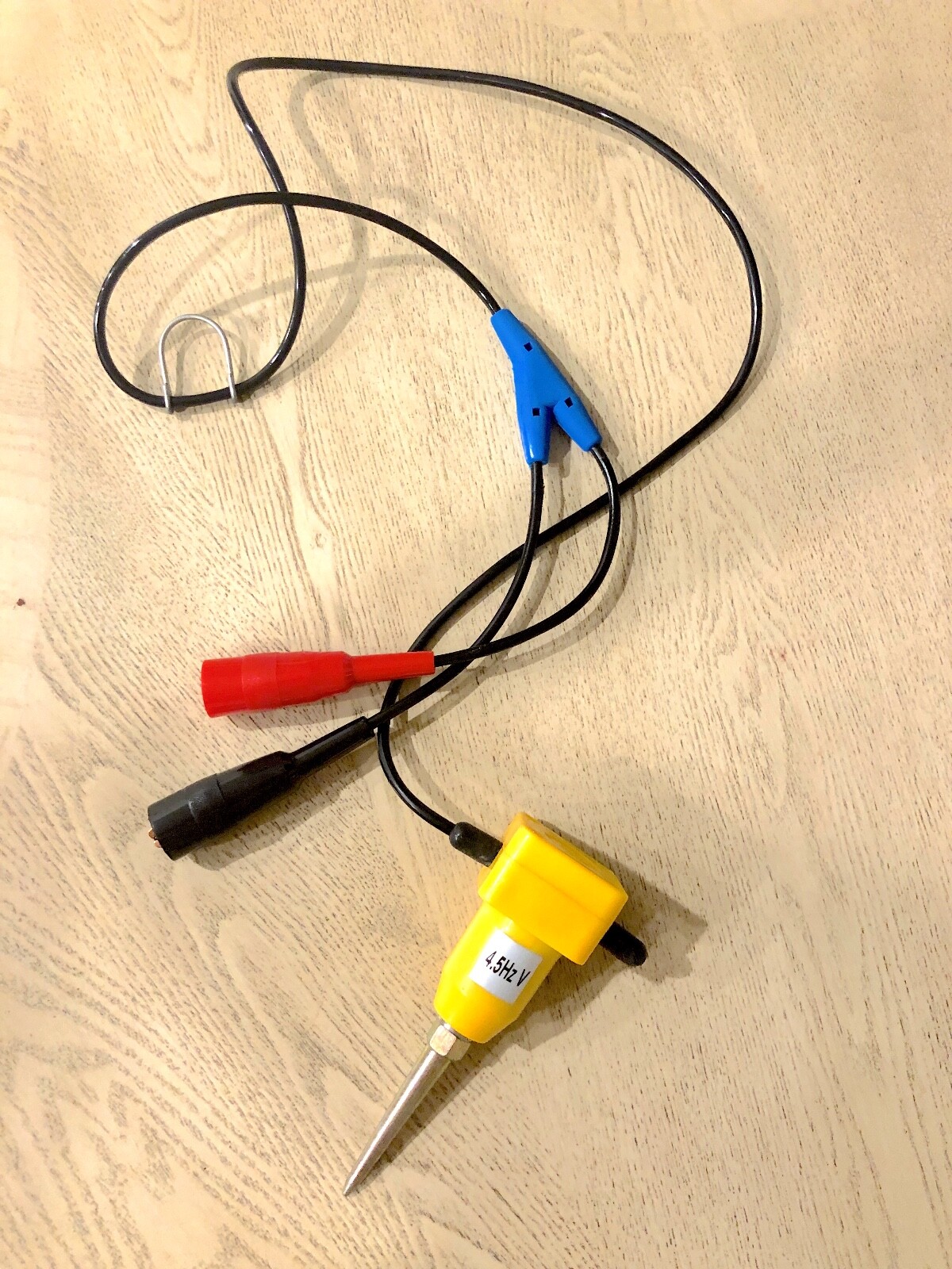 Geophone Sensor: 4.5hz, 375ohm, Vert. Geophone in case, 1m lead, Mueller clip