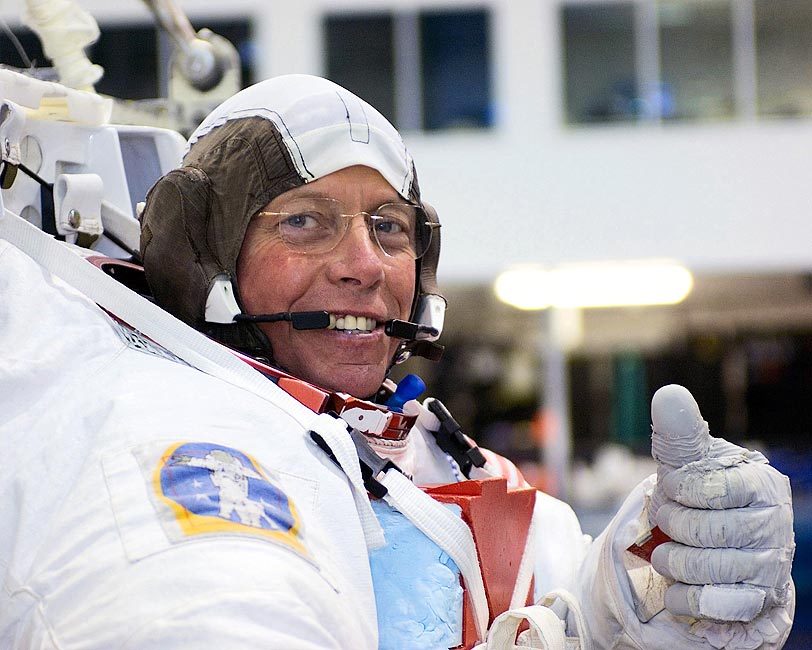 NASA ASTRONAUT MICHAEL E. FOSSUM OF DISCOVERY 11x14 GLOSSY PHOTO PRINT