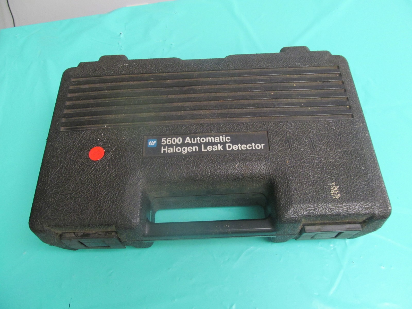 TIF 5600 AUTOMATIC HALOGEN LEAK DETECTOR USED