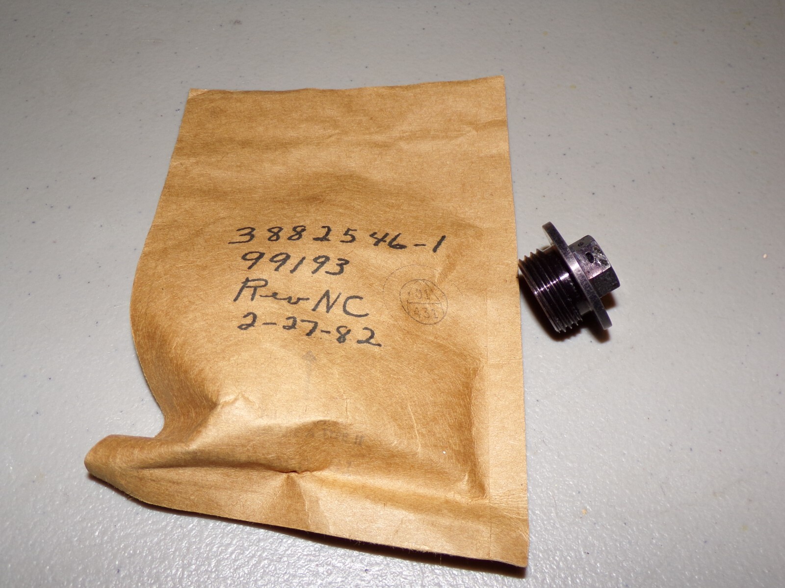 3882546-1 Plug
