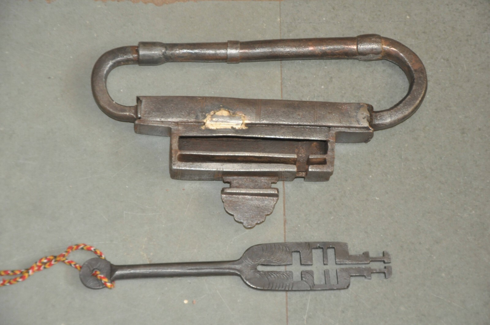 Vintage Iron Solid Handcrafted Heavy Strip System Padlock
