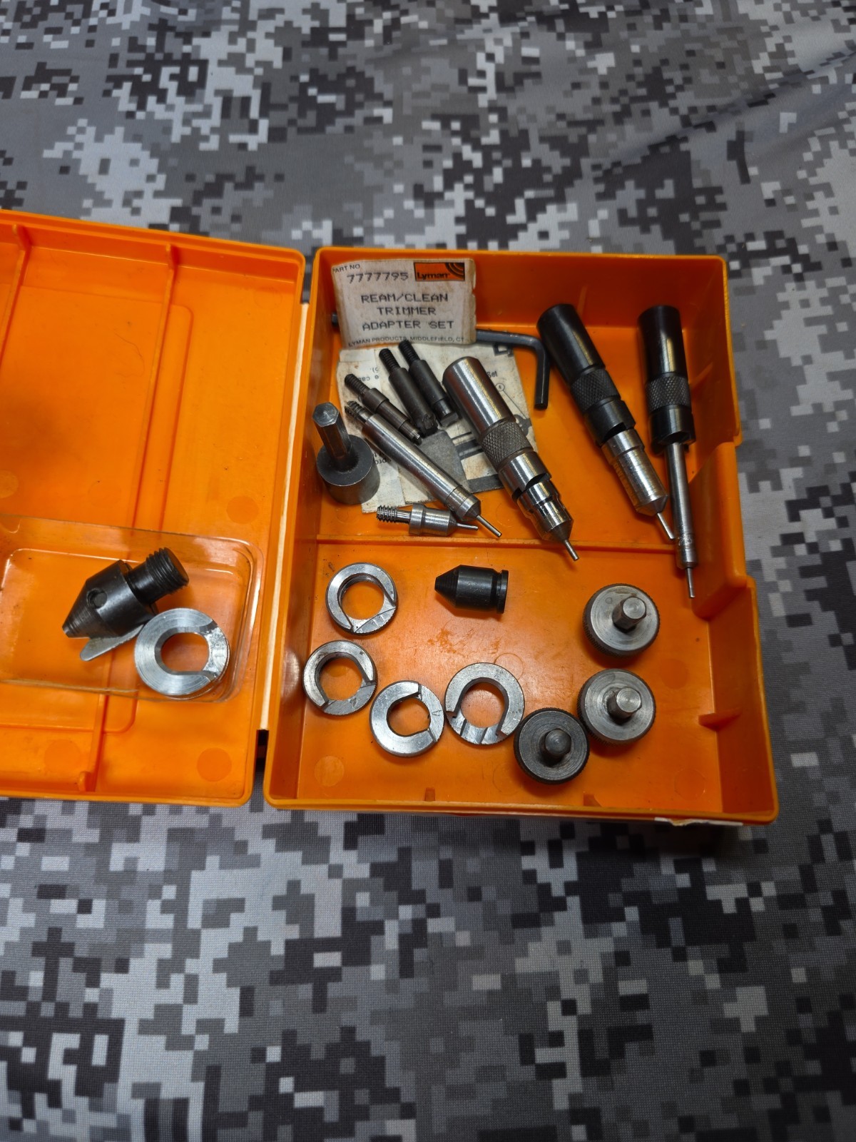 LYMAN LEE LOT REAM ADAPTER SET CASE GAUGE LOCK STUDS REAMERS CUT HEAD SHELL HOLD