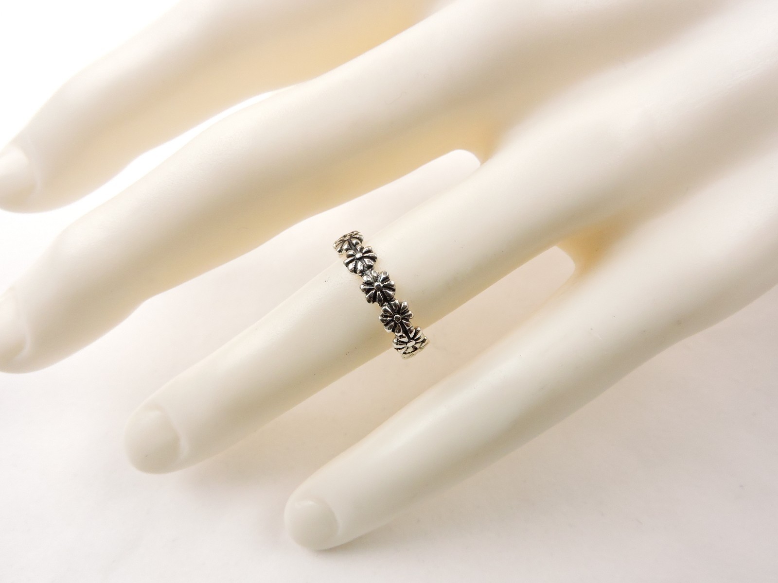 Sterling Silver Flower Band Ring - Free Gift Packaging