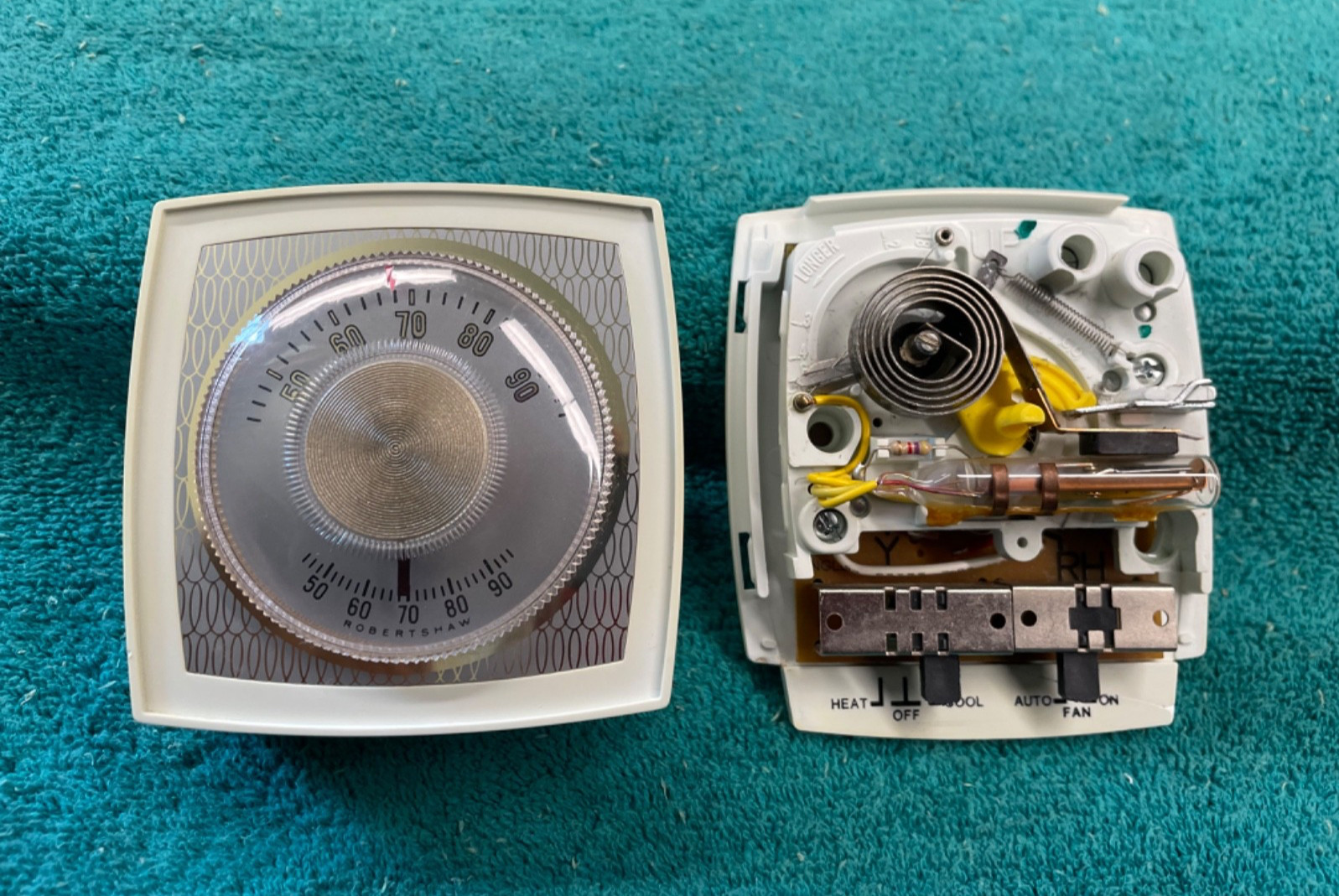 Robertshaw CM260 Basic Heat & Cool Thermostat & Subbase "White"