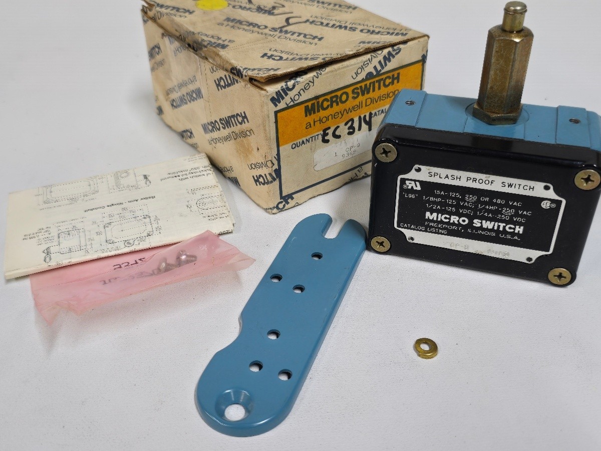 Micro Switch OP-Q 9348 Splash Proof Microswitch with Plunger Actuator