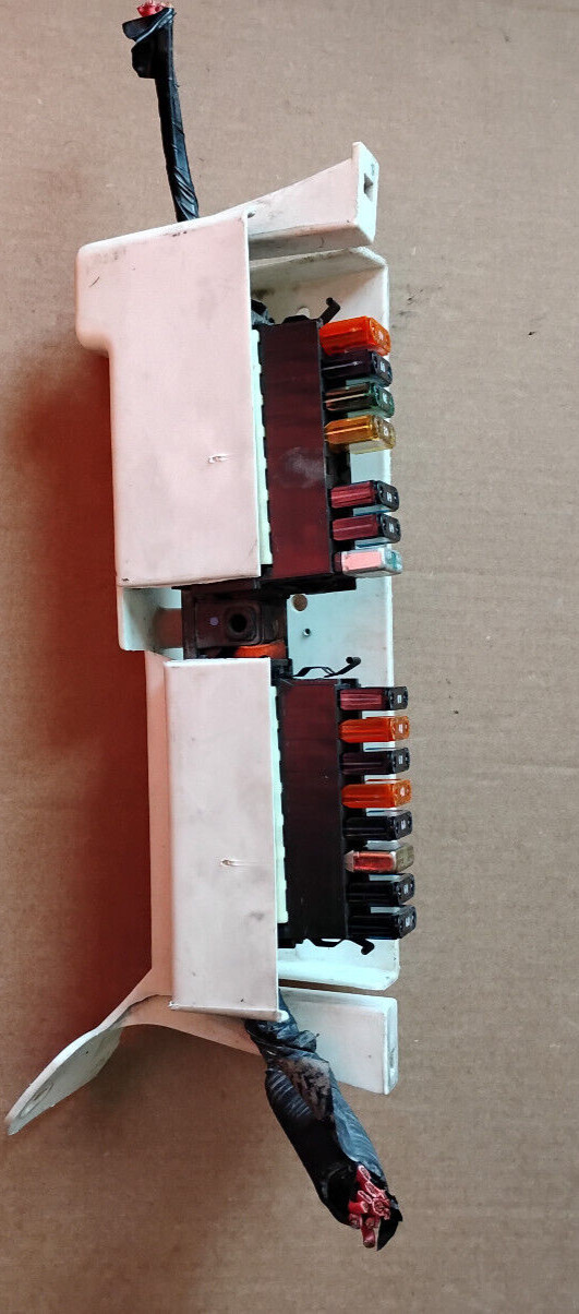 1997-99 BUICK LE SABRE UNDER HOOD FUSE BOX 25535534 OEM