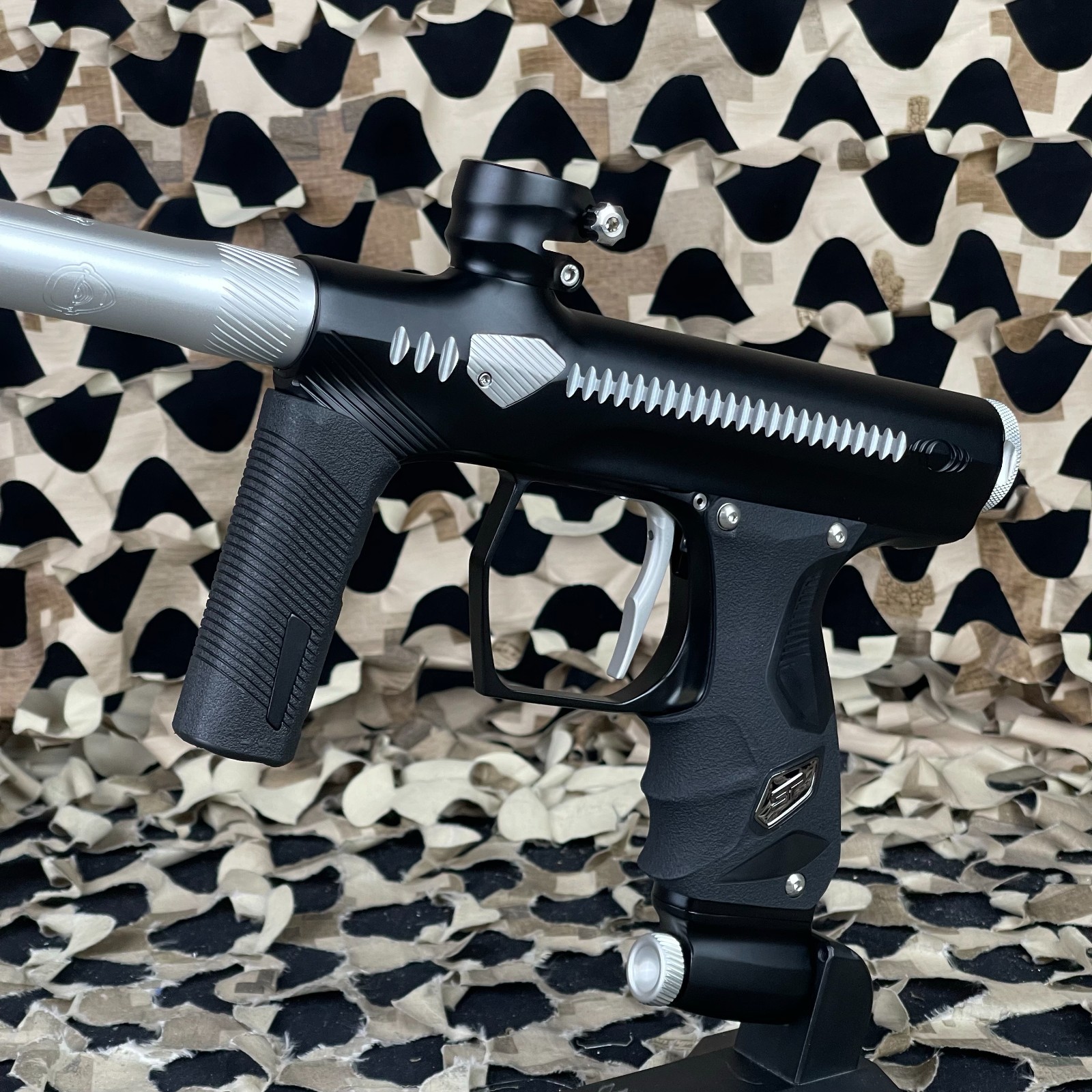 NEW Method DLX Shocker Era Paintball Gun - Black/White