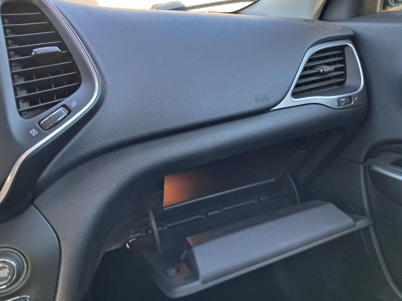 CHEROKEE  2019 Glove Box 4856684