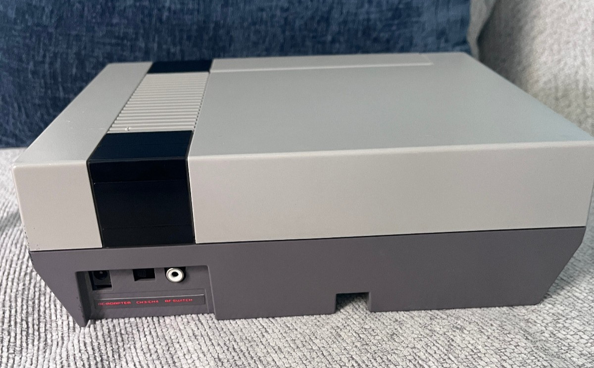 Nes Nintendo Console w/ Power Pad, 8 Nes Games Lot, 1 Controller, Zapper Bundle