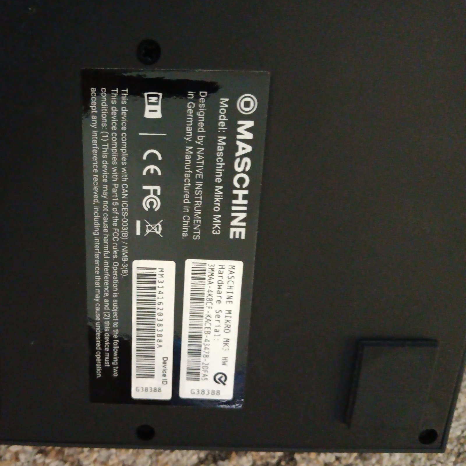 Native Instruments Maschine Mikro MK3 Sampler Sequencer Black 16 Pads
