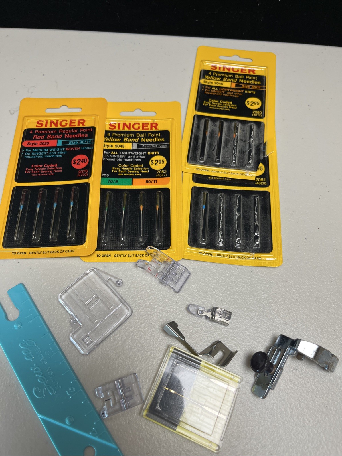 Singer LOT OF SEWING ITEMS NEEDLES READ DESCRIPTION 14 Needles