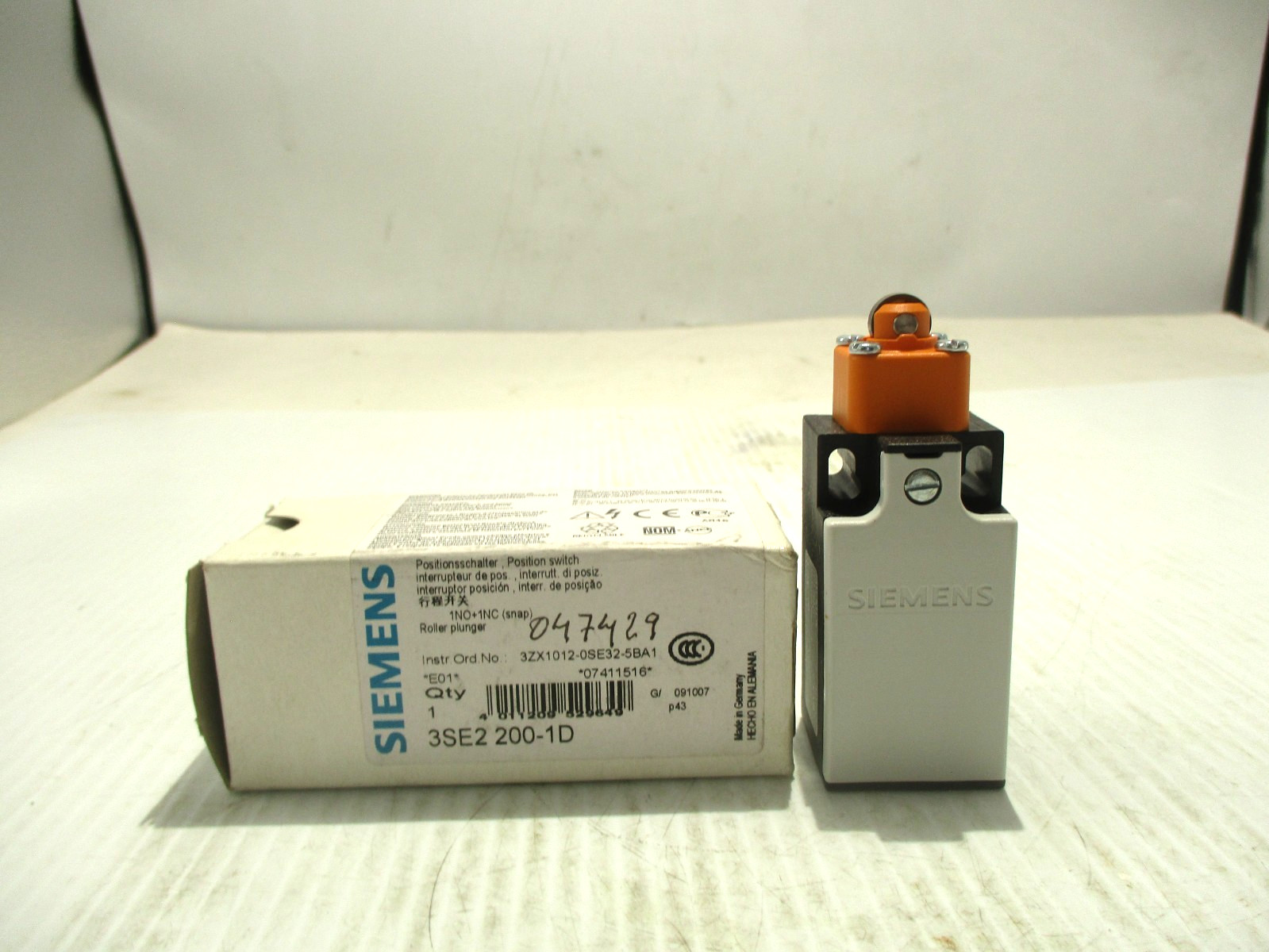 NEW SIEMENS 3SE2200-1D POSITION LIMIT SWITCH USA SELLER