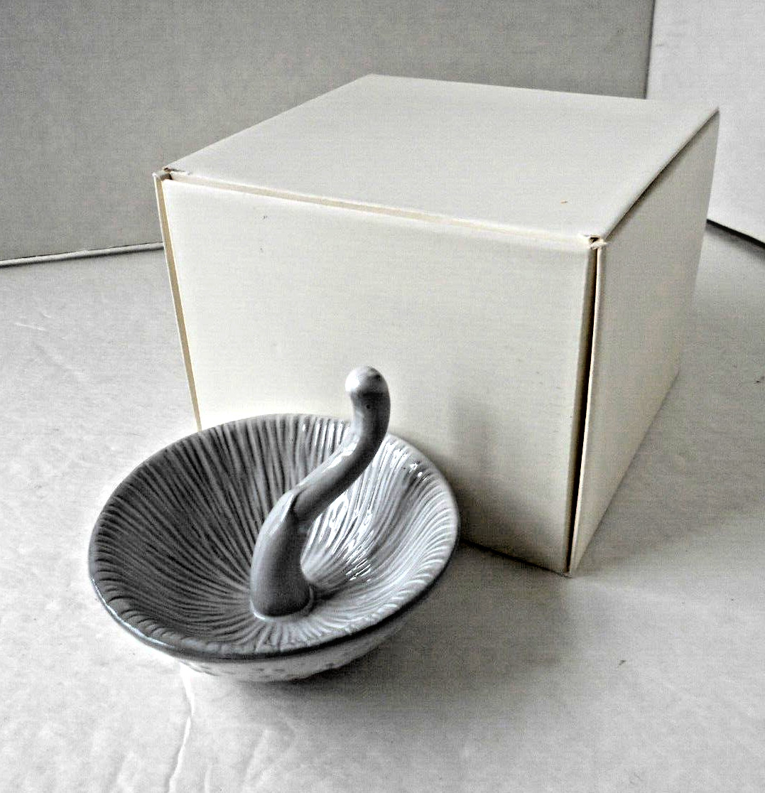 JEWELRY 3 INCH RING HOLDER CADDY GRAY CERAMIC / GLASS ~ NIB