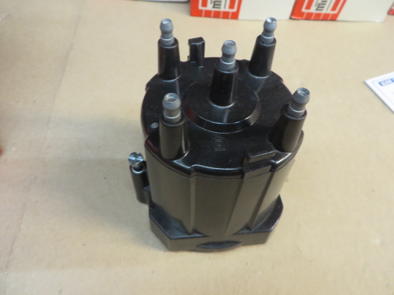 DISTRIBUTOR CAP MIGHTY # 3-341new Replaces AMC, GM OEM # 19110938, 1978497