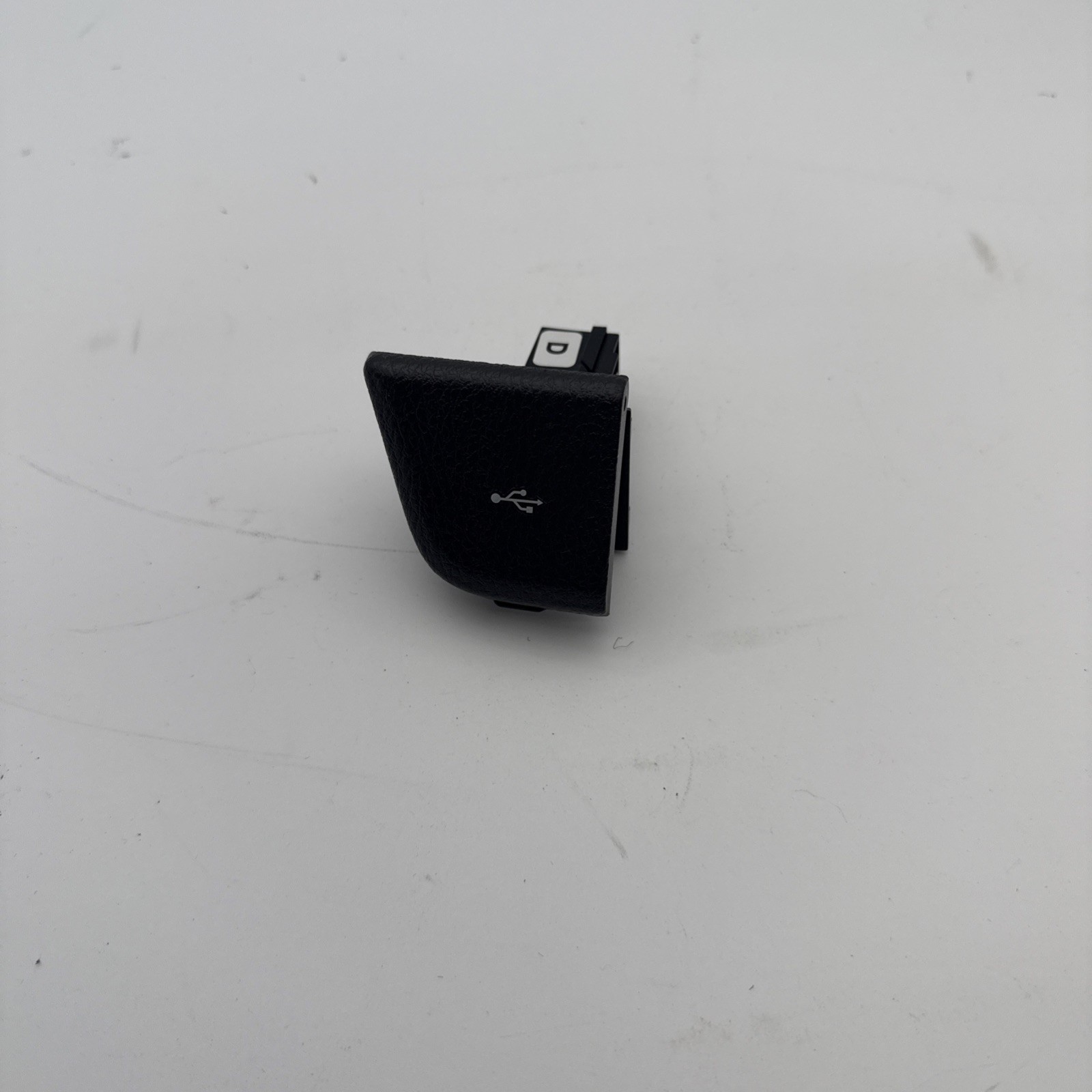 Dashboard USB AUX Jack Port Socket Outlet W/ Cover Toyota Camry 2018-2020 OEM