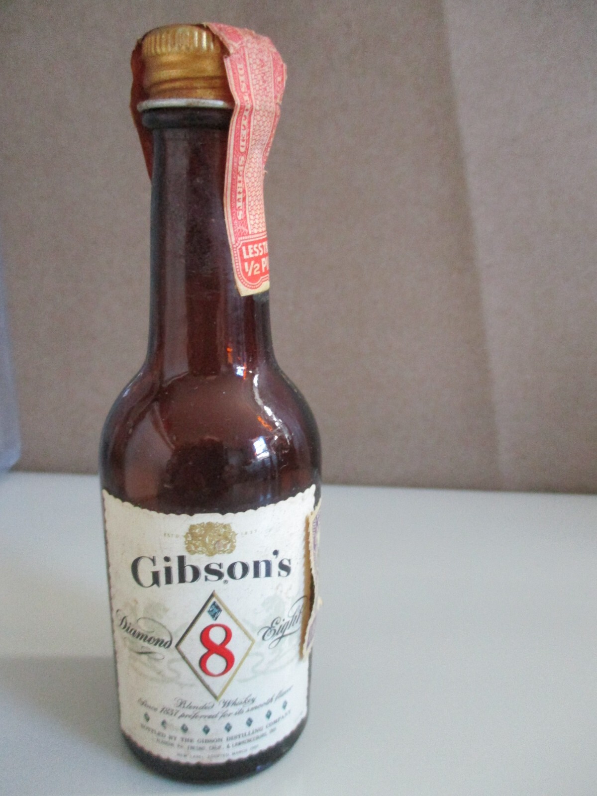 1940s miniature brown liquor bottle GIBSONS DIAMOND 8 WHISKY w/revenue stamp