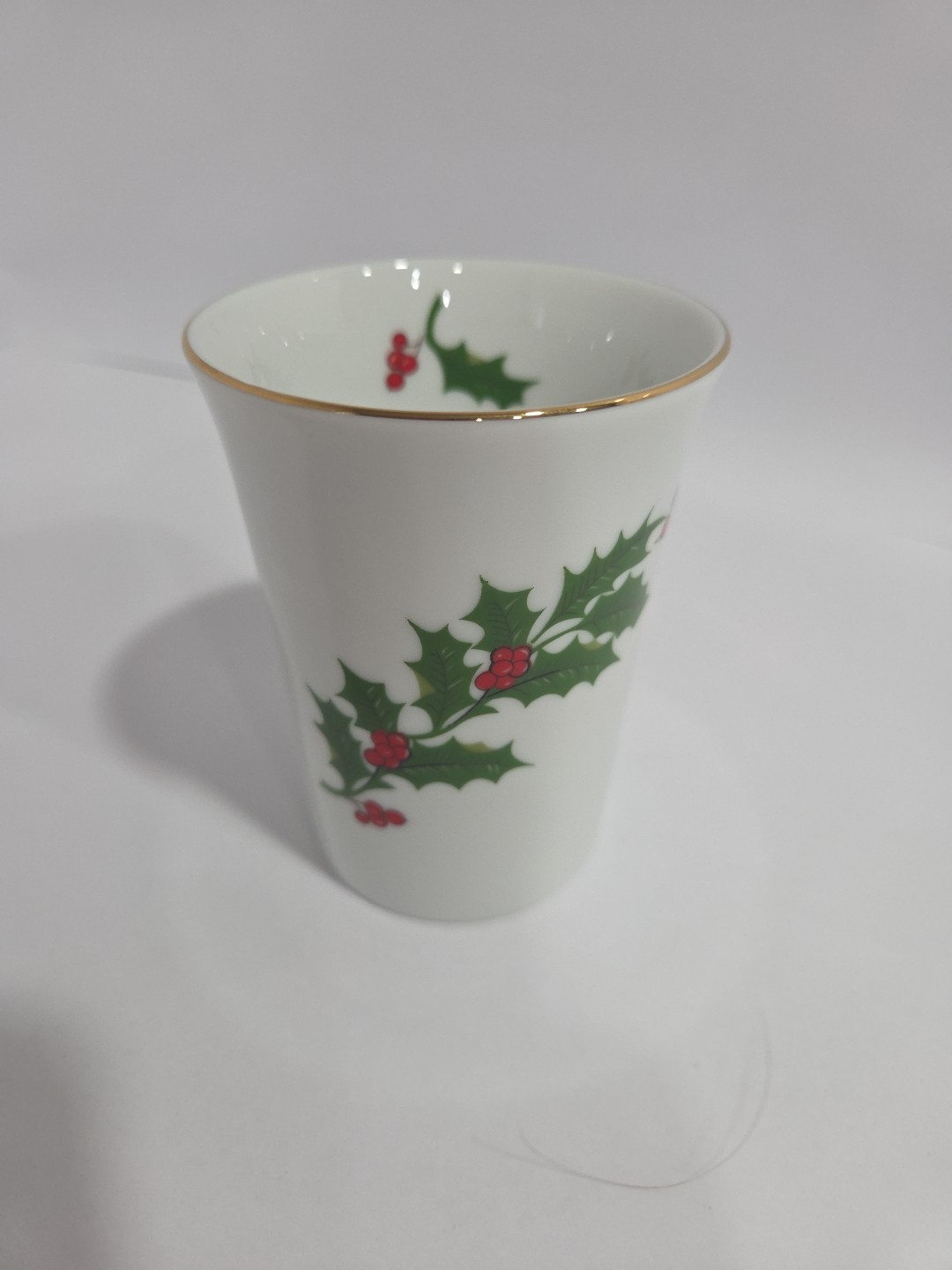 Fine Porcelain Bathroom Cup Christmas Holly Gold Rimmed Japan