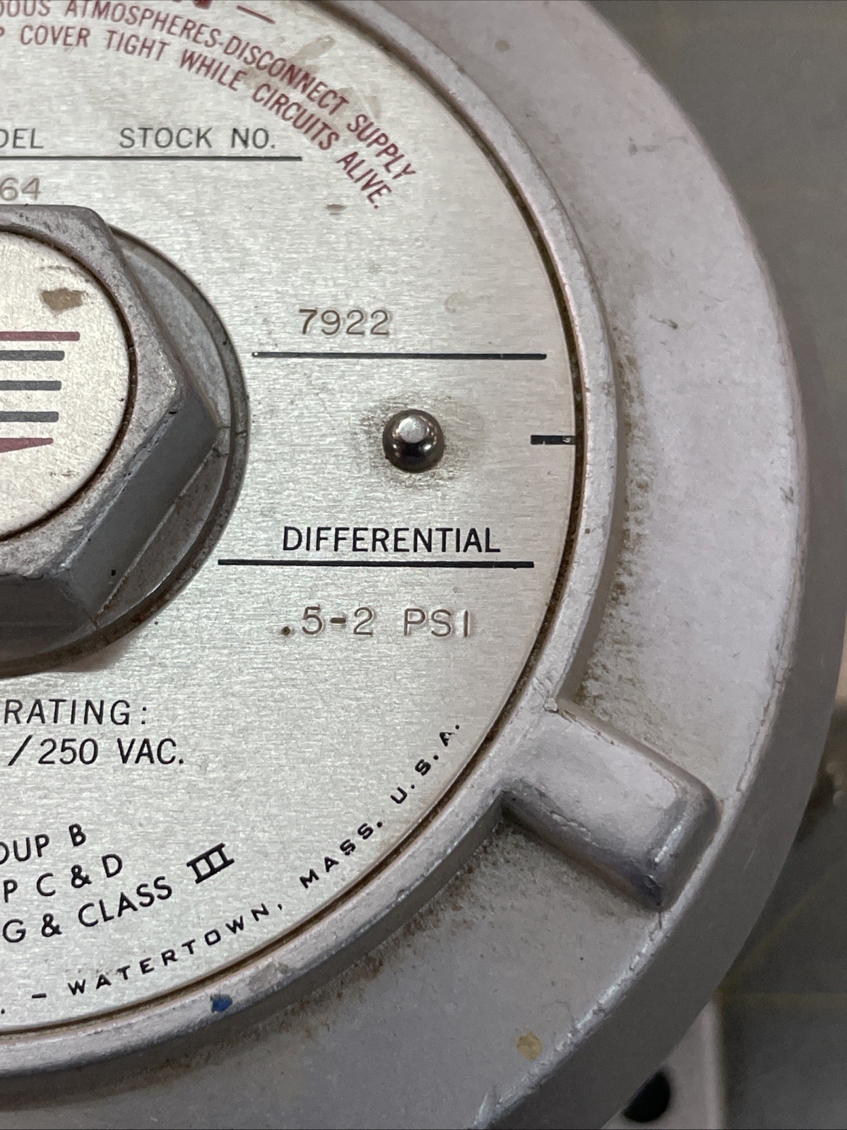 UNITED ELECTRIC J110A-164. 7922