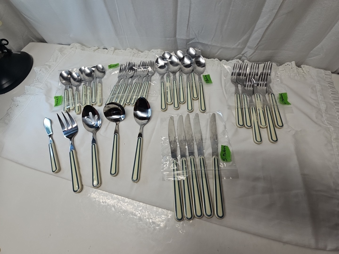 Pfaltzgraff JUNIPER 38 Pc Plastic Handle Stainless Flatware w Serving Pcs.