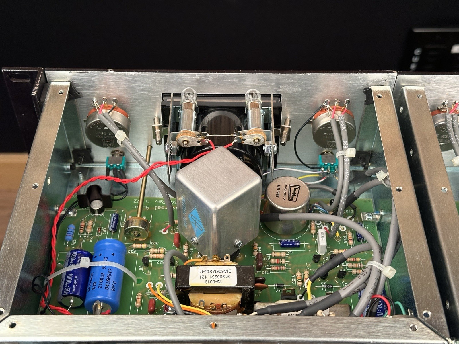 Universal Audio LA-3A Opto Compressor Sequential Stereo Pair. Urei LA 3A LA3A
