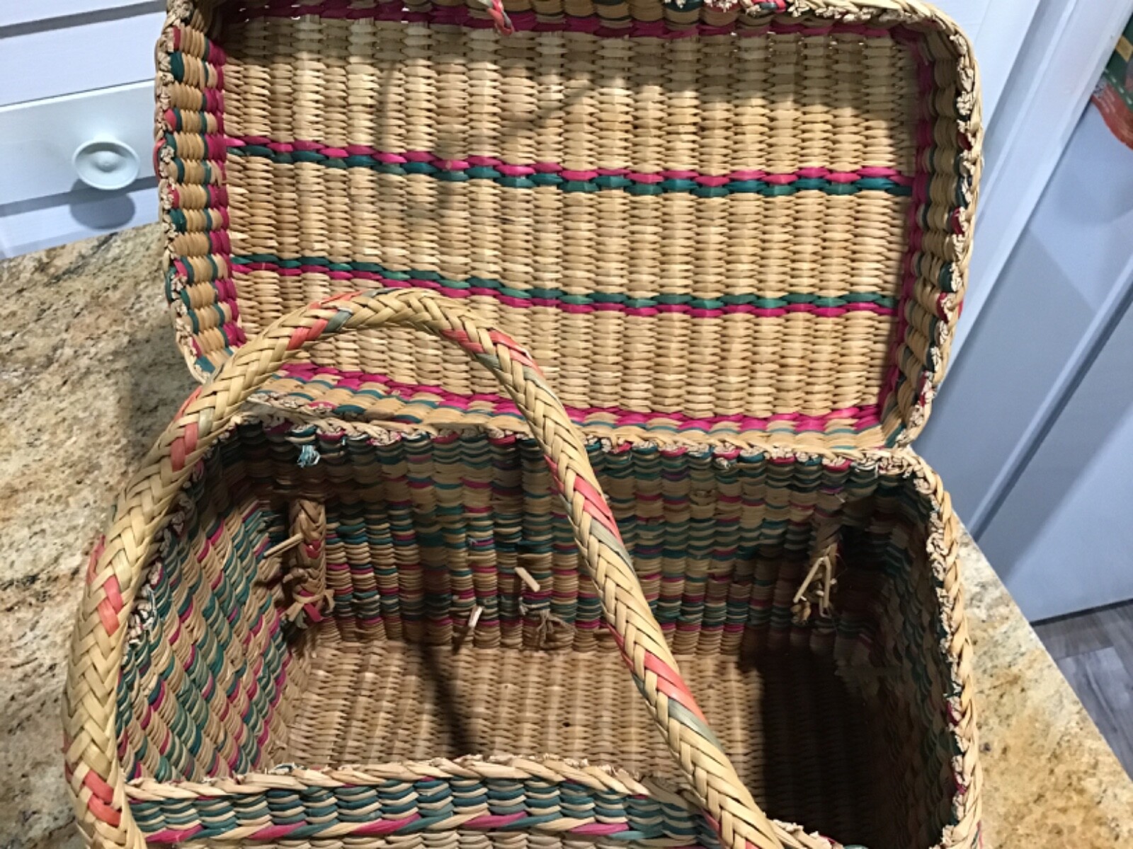 VTG Multi Colored Woven Straw Basket / Hand bag With Lid And Handles