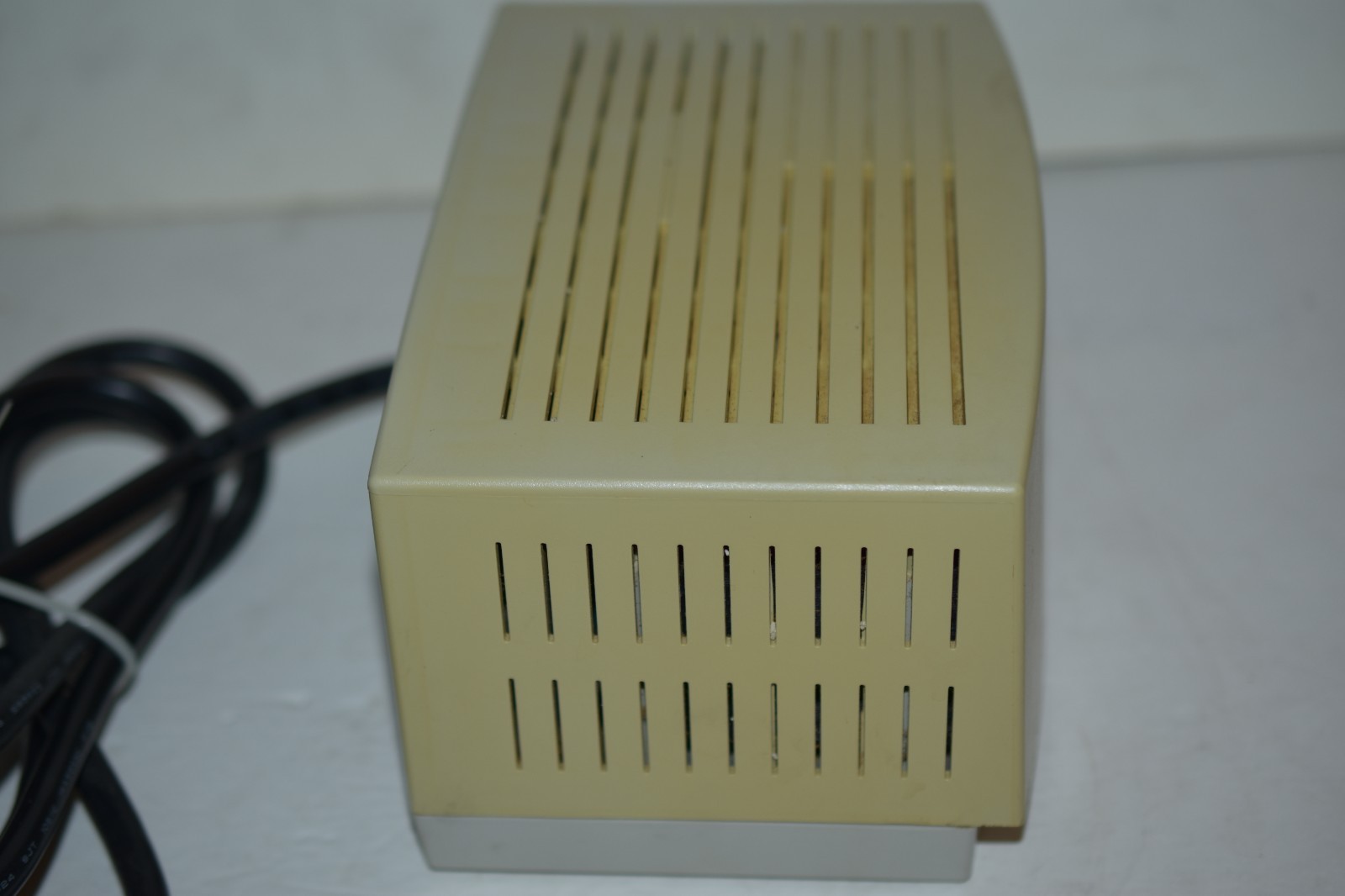APC Line-R 600 Automatic Voltage Regulator