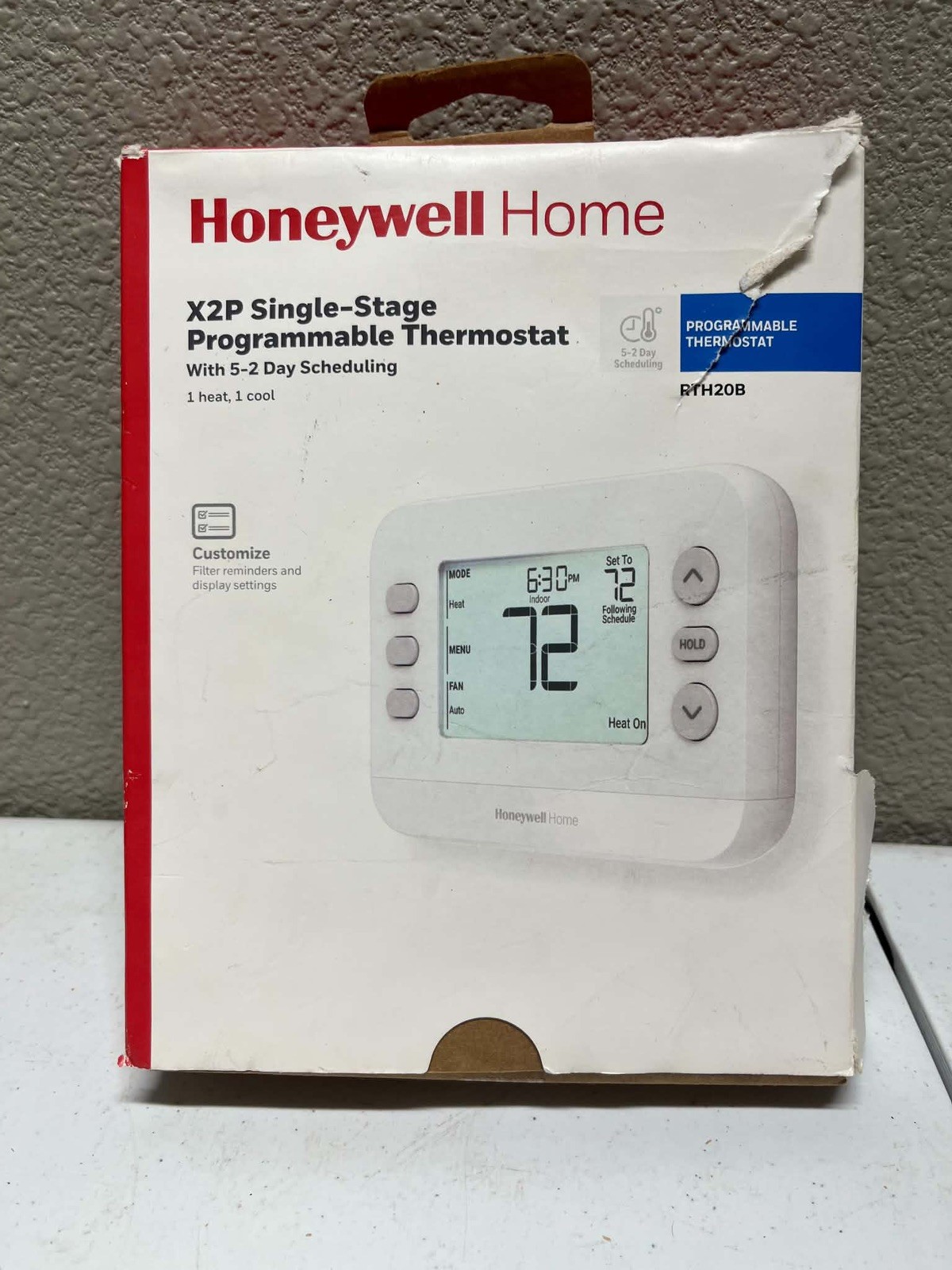 NEW Honeywell Home X2P Programmable Thermostat Single-Stage RTH20B damaged box