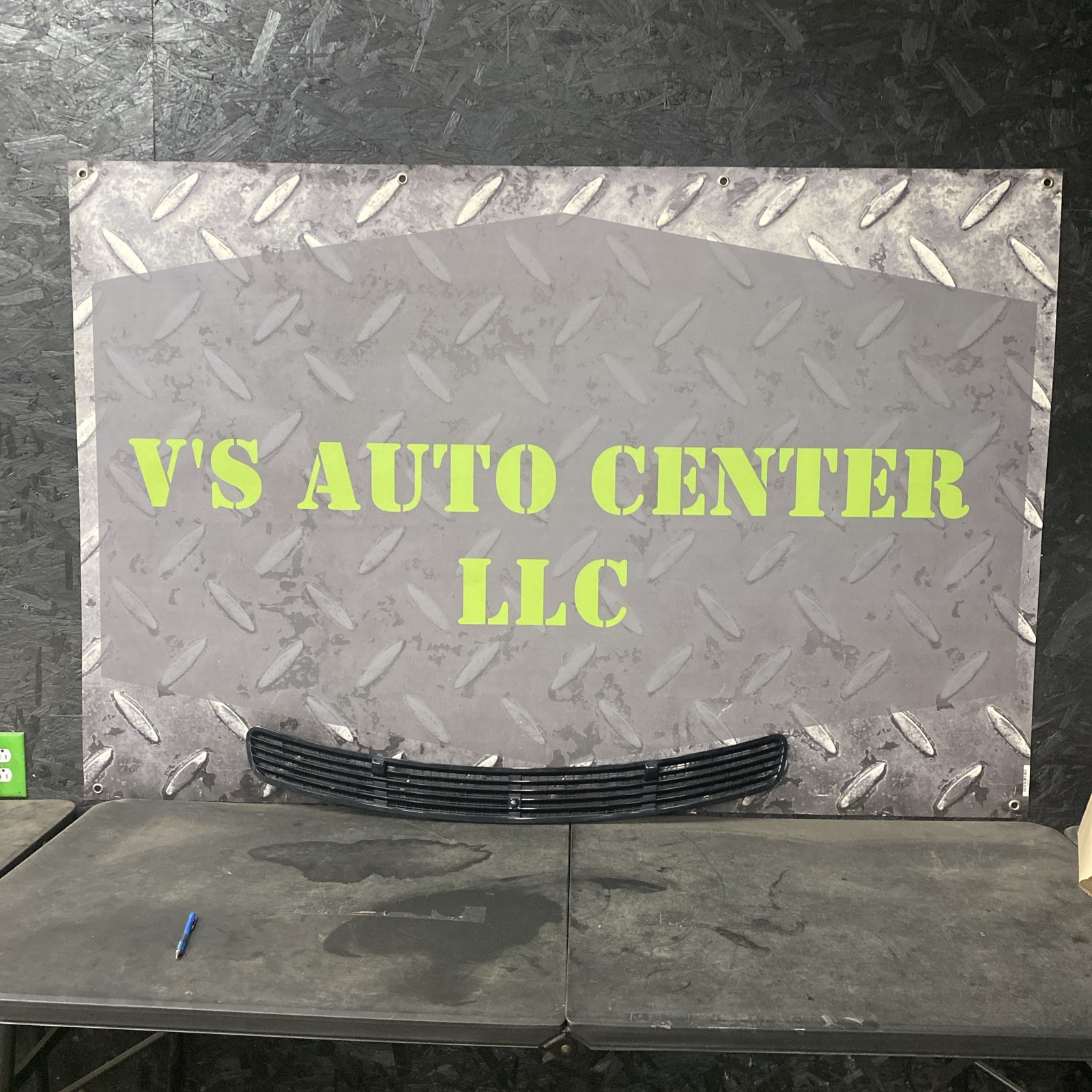 MERCEDES BENZ E320 HOOD VENT GRILLE TRIM 2004  OEM 2118800005