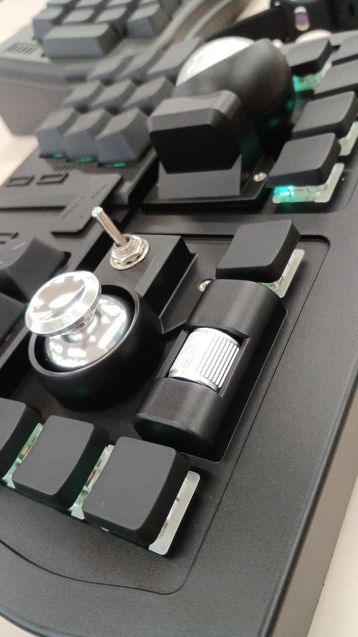 Transformable Keyboard Model GRABSHELL DOTBRAVO